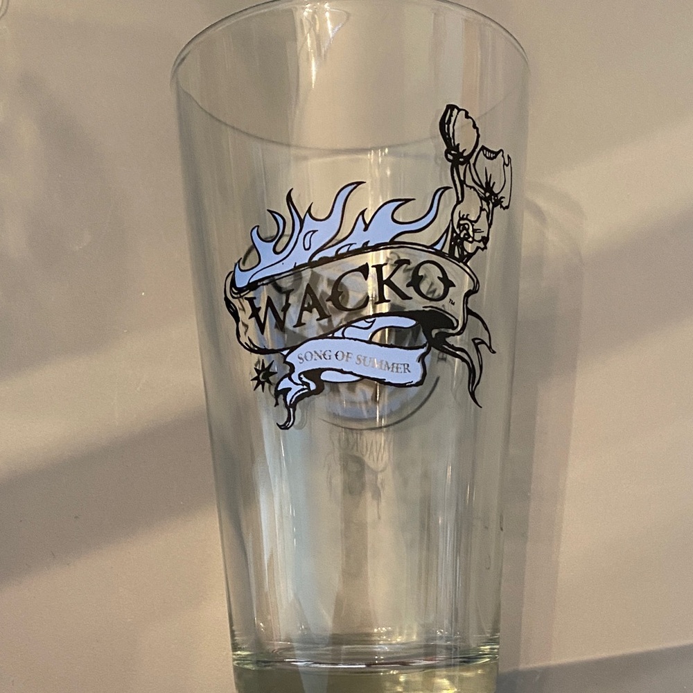🦩Magic Hat Brewery Glass with Black and Blue Design🦩NWOT